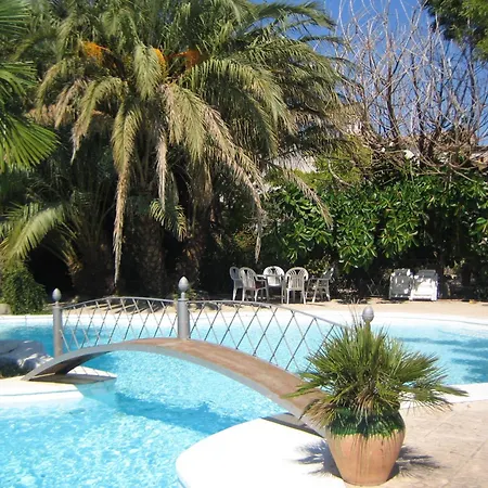 מלון Casa Ceremines