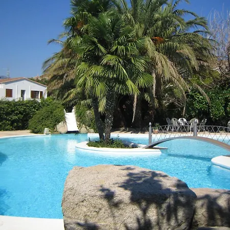 Casa Ceremines מלון 3*