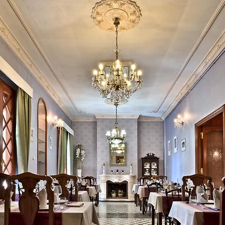 מלון Casa Ceremines 3*