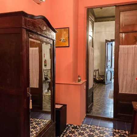 מלון Casa Ceremines 3*